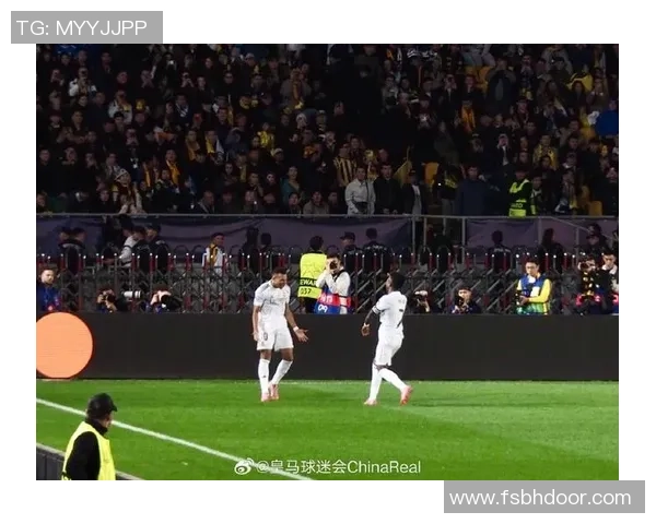 最伟大足球球星评论员的独特视角与精彩解读助力球迷全面解析赛事内幕